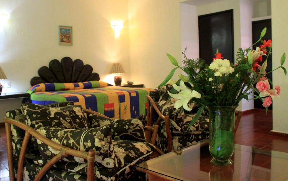 Suites Plaza Del Rio - Family Hotel Malecon Centro Пуерто Валярта Екстериор снимка